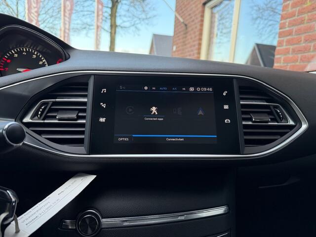 Peugeot 308 SW 1.2 PureT.Blue L. Ex PANO / CAMERA / D-RIEM V.V. / 6 BAK / LED /