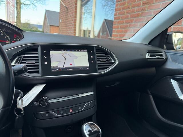 Peugeot 308 SW 1.2 PureT.Blue L. Ex PANO / CAMERA / D-RIEM V.V. / 6 BAK / LED /