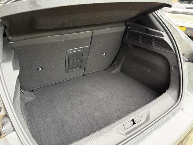 Peugeot 308 1.2 PureTech Allure Pack | Achteruitrijcamera | Parkeersensoren voor en achter | Apple carplay | Navigatiesysteem | Electronic climate controle |