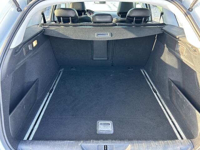 Peugeot 308 SW 1.2 PureT.Blue L. Pr PANO CARPLAY LEER STOELVW.