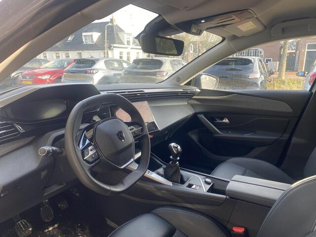 Peugeot 308 1.2 PureTech Allure Pack | Achteruitrijcamera | Apple Carplay | Electronic climate controle | Navigatie systeem | Parkeer sensoren voor en achter |