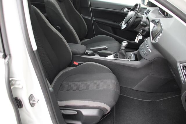 Peugeot 308 1.2 PureTech 110pk Style Airco Navi Panoramadak Dealer onderhouden