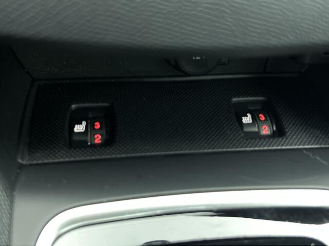 Peugeot 308 SW 1.2 131PK GT Automaat / Distributie vv.bij 102.000KM / Trekhaak / 1/2 Leder / Pdc+Camera / Navi./ Xenon / / Apk 06-2027