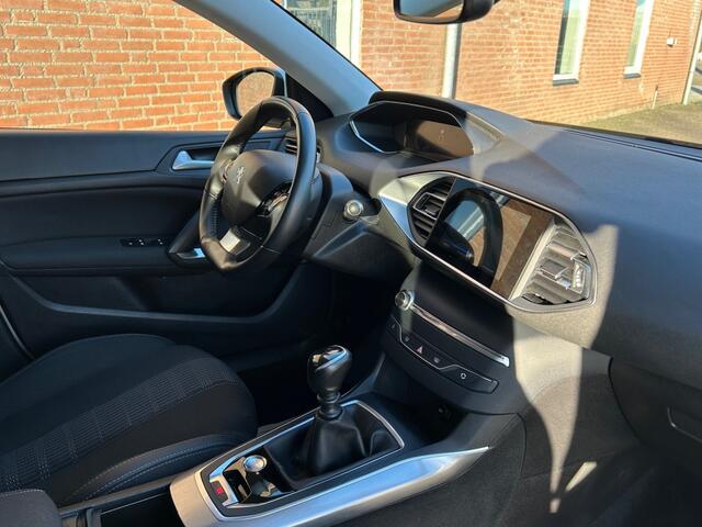 Peugeot 308 PEUGEOT 308 SW1.2 PURETECH ALLURE 130PK ORIGINEEL NL AUTO