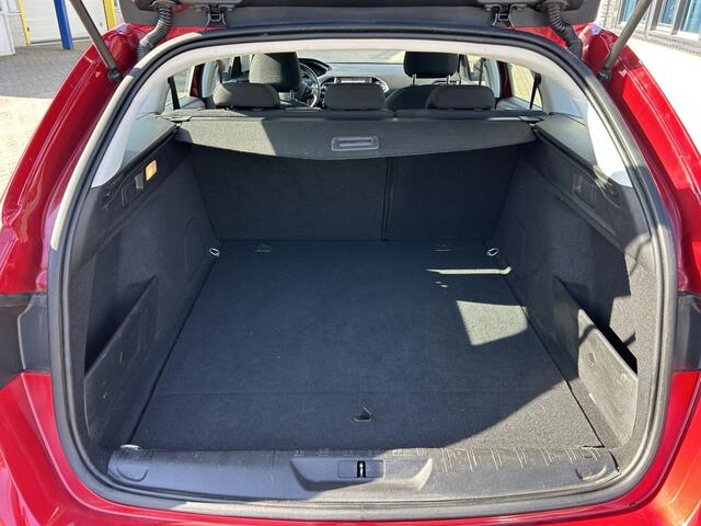 Peugeot 308 SW 1.2 PureT.Blue L. 1eEIG DEALER CARPLAY TRHK NAP!