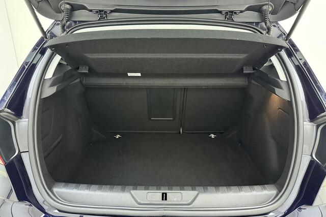 Peugeot 308 1.2 PureTech Blue Lease Premium 1e Eigenaar l Dealer Onderhouden l Panoramadak l Camera l Adaptive Cruise Control l DAB l Apple Carplay & Android Auto l Bluetooth l Half Leer/Half Stof
