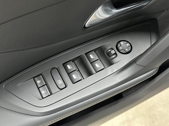 Peugeot 308 1.6 Plug-in Hybrid 180 Allure | Acc | Camera | Winter pack |