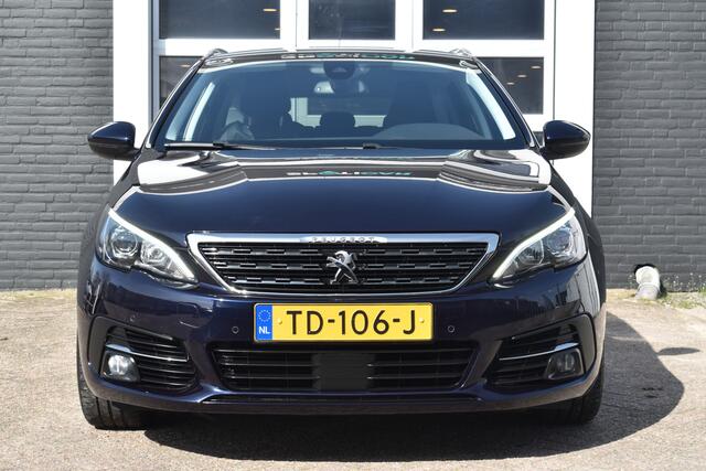 Peugeot 308 SW PureTech 130pk Tech Edition | Navigatie | Apple Carplay & Android Auto | Airco ECC | Adaptieve Cruise control | Trekhaak afneembaar | Dodehoek Detectie | Lichtmetalen Velgen | Isofix Bevestigingspunten | Zeer Compleet!!