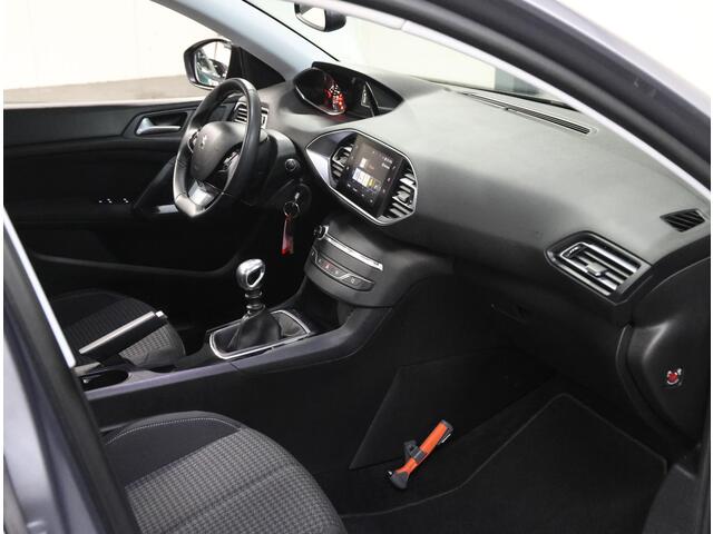 Peugeot 308 SW 1.2 110PK Blue Lease Executive | AppleCarPlay/AndroidAuto | 16"LMV | Navigatie | Cruise Control | Climate Control | Armsteun | Keyless | Panoramadak | Privacy Glass | Isofix | Parkeersensoren |