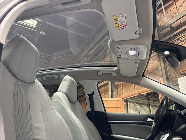 Peugeot 308 SW 1.2 PureTech Premium Sport Automaat 131Pk (PANORAMADAK, APPLE CARPLAY, GROOT NAVI, LEDER, 360 CAMERA, SPORTSTOELEN, CRUISE, KEYLESS, NIEUWE APK, NIEUWSTAAT)