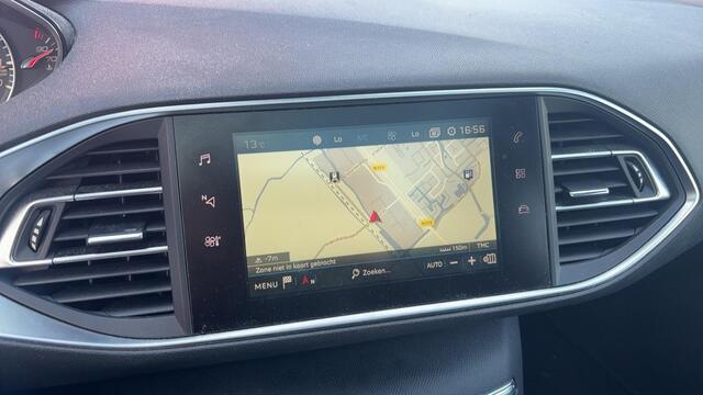 Peugeot 308 1.2 PureTech Blue Lease Executive TREKHAAK / PANORAMADAK / CAMERA / CARPLAY / NAVI / CLIMA / PDC / BLUETOOTH / CRUISE / NL-AUTO