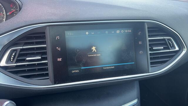 Peugeot 308 1.2 PureTech Blue Lease Executive TREKHAAK / PANORAMADAK / CAMERA / CARPLAY / NAVI / CLIMA / PDC / BLUETOOTH / CRUISE / NL-AUTO