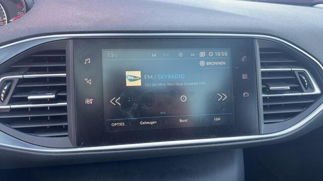 Peugeot 308 1.2 PureTech Blue Lease Executive TREKHAAK / PANORAMADAK / CAMERA / CARPLAY / NAVI / CLIMA / PDC / BLUETOOTH / CRUISE / NL-AUTO