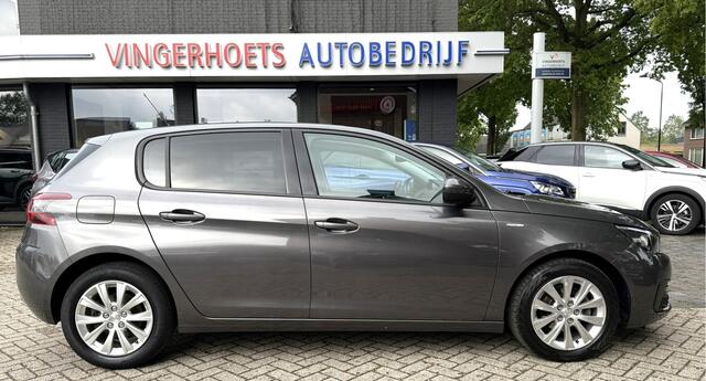 Peugeot 308 Style 110 Pk Benzine 5-Deurs * KJK-71-X * Hele Mooie ! * Navigatie * Climate & Cruise Control * Achteruitrij Parkeer Camera * DAB Radio * L.M. Velgen * Vingerhoets; Vierde Generatie Eersteklas Service. Al meer dan 100 jaar een begrip in de Brabantse Kempe