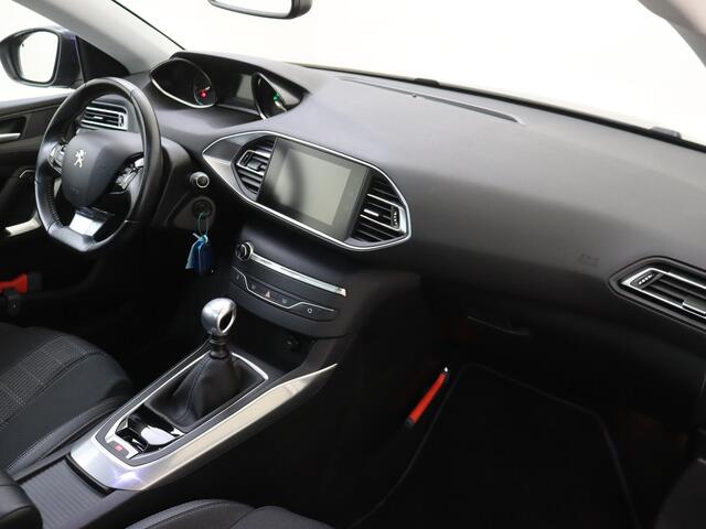 Peugeot 308 SW 1.2 PureTech Allure | cruise control | electronic climate control | Panoramadak | Navigatiesysteem full map |