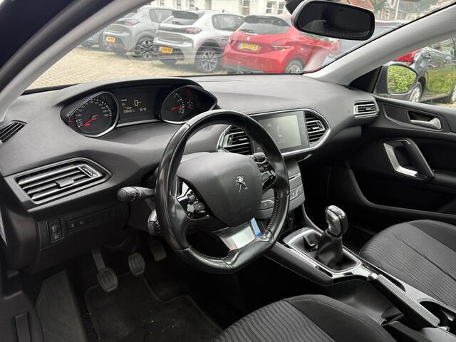 Peugeot 308 1.2T 110pk Blue Lease Executive | Dealeronderhouden | Panoramadak | Trekhaak | Climate Control | Parkeersensoren | Nette auto