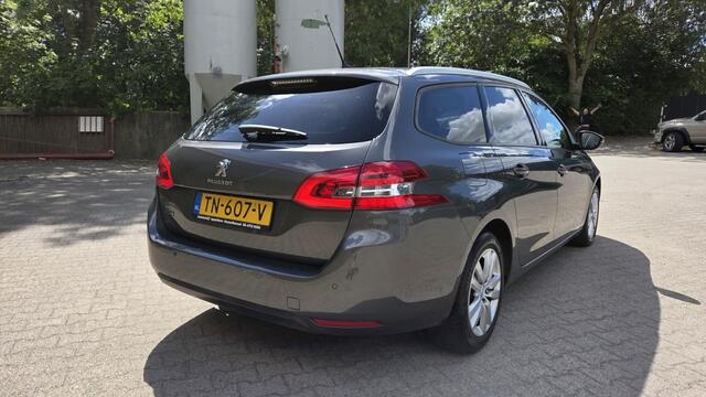 Peugeot 308 SW 1.2 Blue Lease Executive