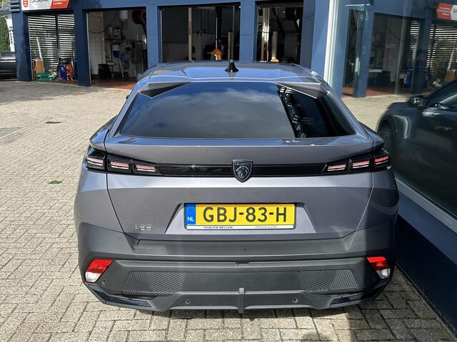 Peugeot 408 1.2 Turbo Allure 130PK EAT8 | Automaat | Navigatie | Stoelverwarming | Camera | Draadloos Apple Carplay /Android auto | Parkeersensoren | Climate Control | LED Verlichting | Lichtmetaal | Dealer onderhouden.