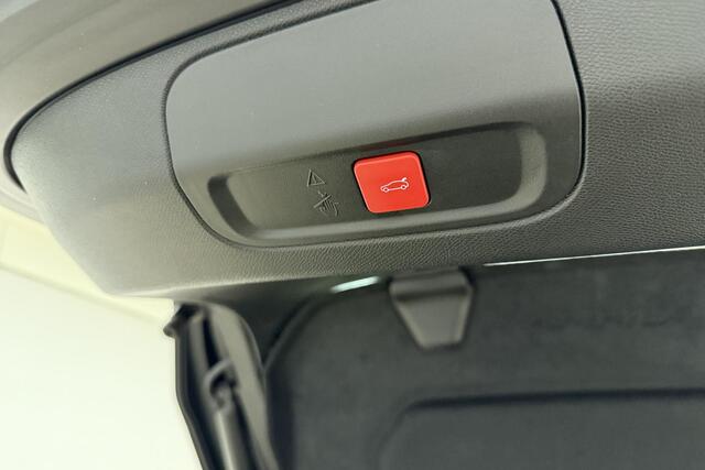 Peugeot 408 1.6 HYbrid GT 225pk EAT8 First Edition | Adaptive Cruise Control | Matrix LED | Stoelverwarming | Verwarmd stuurwiel | Handsfree achterklep | Keyless Entry & Start | AGR Bestuurdersstoel | Camera | 20'' ''Monolithe'' velgen | 1e Eigenaar