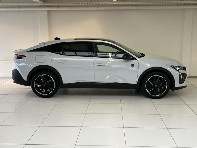 Peugeot 408 1.2 Hybrid 145 e-DCS6 GT Bekleding Alcantara/kunstleder, Panoramisch schuifdak, 360 Vision & Drive Assist Plus Pack, navigatie.