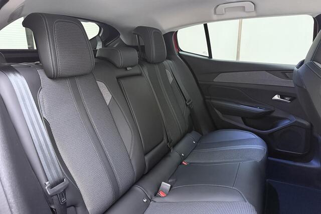 Peugeot 408 1.2 Hybrid 145 e-DCS6 Allure 1e Eigenaar l Dealer Onderhouden l Wireless Apple Carplay & Android Auto l TomTom Navigatie l DAB l Bluetooth l PDC l Camera l LED l Lichtmetalen Velgen