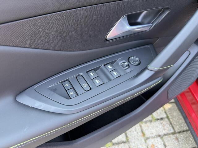 Peugeot 408 1.2 Hybrid 145 PK Automaat GT | Automaat Hybride | Luxe Alcantara & Leder Interieur met Massage | Navigatie | Full LED Verlichting | Keyless Entry | Elektrische Kofferklep | 360 Graden Camera | Dode Hoek Signalering | Stuurwielverwarming | 19" Lichtmetal