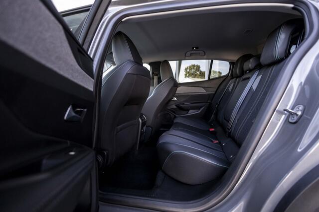 Peugeot 408 1.2 Hybrid 145 e-DCS6 Allure | 360° Camera | Head-up