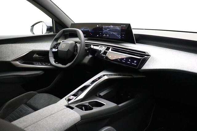 Peugeot 5008 1.6 Plug-in Hybrid 195 GT | PHEV | AUTOMAAT | 1300KG Trekvermogen | WLPT 82KM | Elektrische Kofferklep | AGR Stoelen Voor | 7-Zits | Full Option |