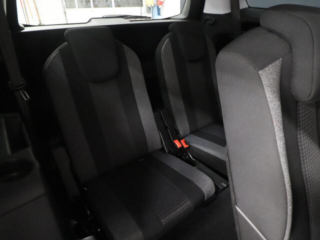 Peugeot 5008 1.2 PureTech Blue Lease Executive 7P [APPLE CARPLAY, CAMERA, TREKHAAK, NAVIGATIE, CRUISE CONTROL, DIGITAL DASH, NIEUWSTAAT]