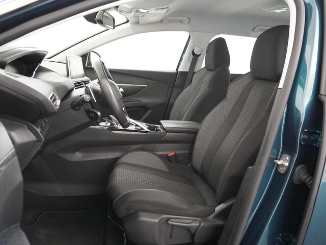 Peugeot 5008 T131PK Autom. 7-Persoons Trekhaak Apple Carplay Android Auto Navi 360°Camera Ecc Cruise Blue Executive DAB+ Pack City Regen-Lichtsensor Verkeersbordlezer Rijstrooksensor Connected services Verkeersbord detectie