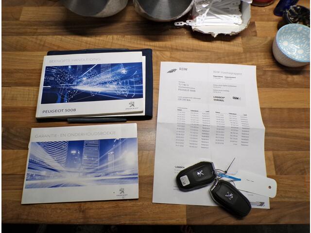 Peugeot 5008 1.2 PureTech Blue Lease GT-Line elec panodak 7 persoons navi tel cruisecontrol......