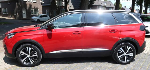 Peugeot 5008 130 Pk Sportieve *** GT-Line *** 7-Persoons Benzine * Navigatie * 7 Stoelen * Schuifdak Elektr bed. * Achteruitrij Camera * 1/2 Lederen Interieur * Start Button * Dodehoek Bewakingssysteem * Vingerhoets; Vierde Generatie Eersteklas Service !