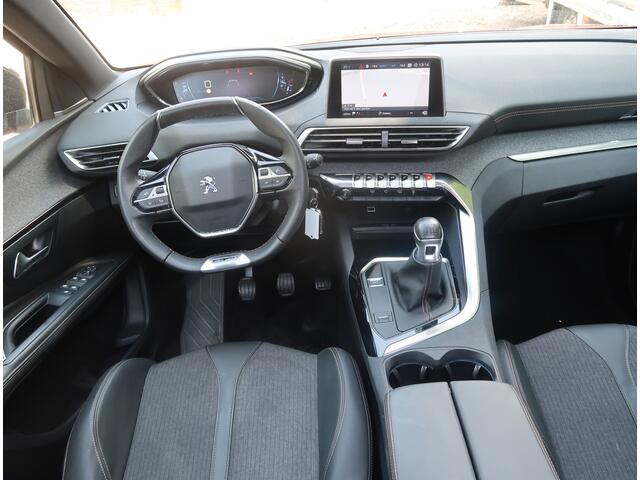 Peugeot 5008 130 Pk Sportieve *** GT-Line *** 7-Persoons Benzine * Navigatie * 7 Stoelen * Schuifdak Elektr bed. * Achteruitrij Camera * 1/2 Lederen Interieur * Start Button * Dodehoek Bewakingssysteem * Vingerhoets; Vierde Generatie Eersteklas Service !
