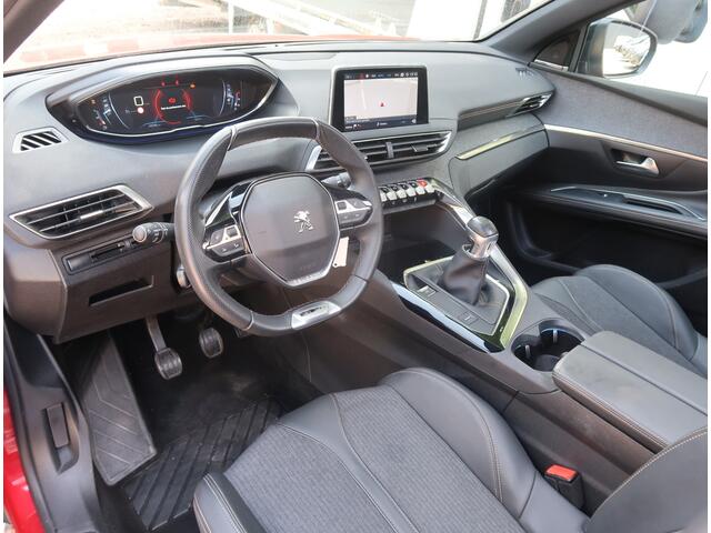 Peugeot 5008 130 Pk Sportieve *** GT-Line *** 7-Persoons Benzine * Navigatie * 7 Stoelen * Schuifdak Elektr bed. * Achteruitrij Camera * 1/2 Lederen Interieur * Start Button * Dodehoek Bewakingssysteem * Vingerhoets; Vierde Generatie Eersteklas Service !