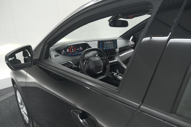 Peugeot 5008 PureTech 130 EAT8 Active Pack | 7 Zitplaatsen | Camera | Navigatie | Apple Carplay | Parkeersensoren