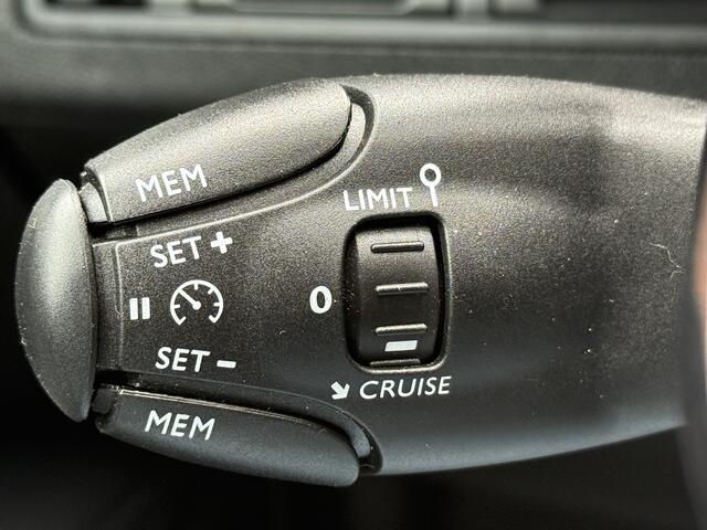 Peugeot 5008 BWJ 2019 1.2 PureTech Allure AUTOMAAT / SCHUIF PANODAK / 7 PERS. / NAVI / CLIMA / CRUISE / DAB+ / CAMERA / LMV / PDC / APPLE & ANDROID / LICHT & REGEN SENSOR