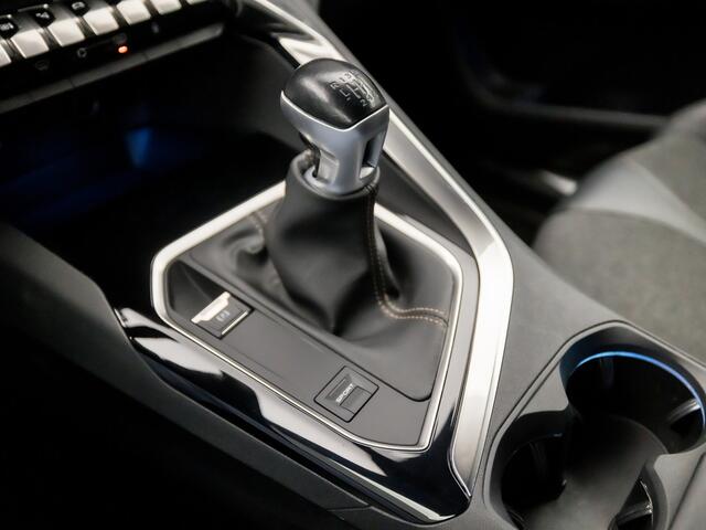Peugeot 5008 1.2 PureTech GT-Line 7 Persoons (APPLE CARPLAY, 360 CAMERA, LED KOPLAMPEN, SPORTSTOELEN, ZWART HEMEL, GETINT GLAS, NIEUWE APK, NIEUWSTAAT)