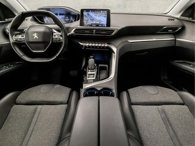 Peugeot 5008 1.2 PureTech Sport 7 Persoons Automaat (PANORAMADAK, APPLE CARPLAY, MEMORY SEATS, FOCAL AUDIO, LEDER, STOELVERWARMING, SPORTSTOELEN, LED KOPLAMPEN, GETINT GLAS, KEYLESS, NIEUWSTAAT)
