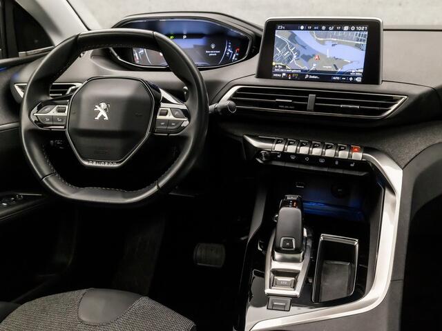 Peugeot 5008 1.2 PureTech Sport 7 Persoons Automaat (PANORAMADAK, APPLE CARPLAY, MEMORY SEATS, FOCAL AUDIO, LEDER, STOELVERWARMING, SPORTSTOELEN, LED KOPLAMPEN, GETINT GLAS, KEYLESS, NIEUWSTAAT)