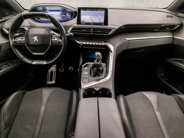 Peugeot 5008 1.2 PureTech GT-Line 7 Persoons (PANORAMADAK, APPLE CARPLAY, GROOT NAVI, 360 CAMERA, LEDER, SPORTSTOELEN, LED KOPLAMPEN, FOCAL AUDIO, KEYLESS, NIEUWSTAAT)