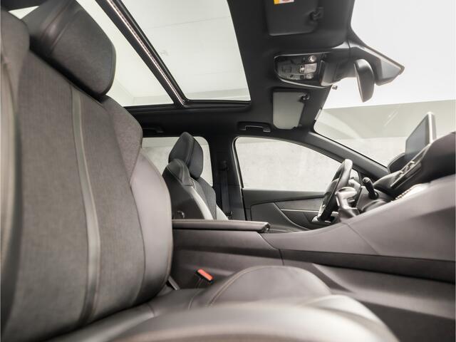 Peugeot 5008 1.2 PureTech GT-Line 7 Persoons (PANORAMADAK, APPLE CARPLAY, GROOT NAVI, 360 CAMERA, LEDER, SPORTSTOELEN, LED KOPLAMPEN, FOCAL AUDIO, KEYLESS, NIEUWSTAAT)