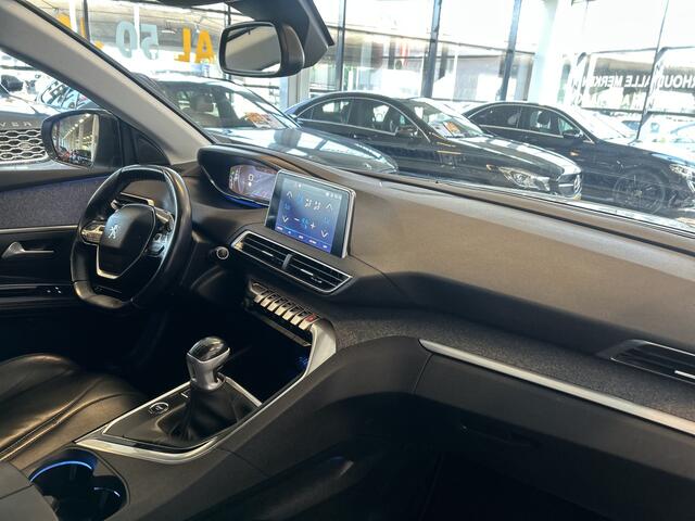 Peugeot 5008 1.2 PureTech Premium 7 Persoons | Lederen bekleding | Trekhaak | Cruise control | Climate control | 360 Camera | Apple carplay | Dodehoeksdetectie | Lane assist | Elek. achterklep