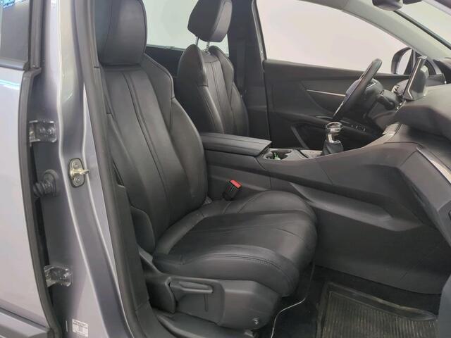 Peugeot 5008 1.2 Active NL-Auto |1e Eigenaar| NAP| 7-Persoons| Trekhaak| Leder| Camera| PDC| Dakdrager-set| Navi| Stoelverwarming|