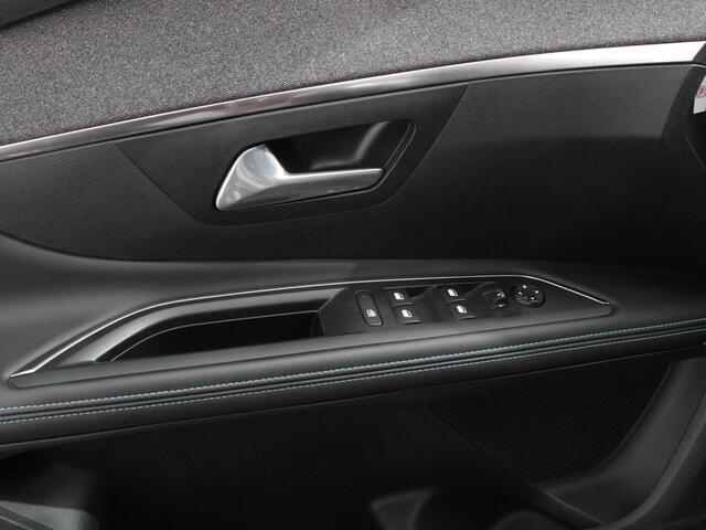 Peugeot 5008 1.2 PureTech 130pk Automaat Allure Pack | Navigatie | Apple Carplay/Android Auto | Climate Control | Cruise Control | Virtual cockpit | PDC VA + Camera | Zonneschermen achter | Keyless Go | Full LED 18" LM Velgen