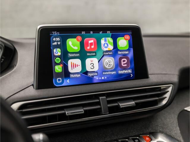 Peugeot 5008 1.2 PureTech Deluxe 7 Persoons Automaat (PANORAMADAK, APPLE CARPLAY, MEMORY SEATS, LEDER, STOELVERWARMING, 360 CAMERA, SPORTSTOELEN, LED KOPLAMPEN, GETINT GLAS, TREKHAAK, NIEUWSTAAT)