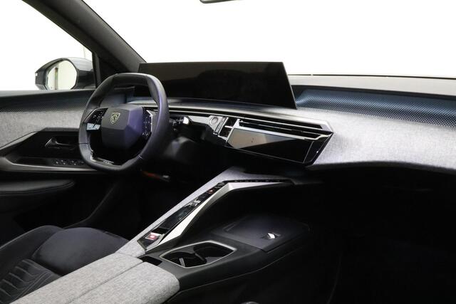 Peugeot 5008 1.2 Hybrid GT 136 PK | 8-Traps Automaat | Mistral Executive Interior (GT) | Trekhaak inclusief verhoogd trekvermogen | Panoramisch schuifdak | VOL opties | Direct leverbaar | Demo