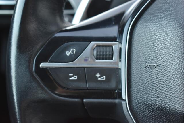 Peugeot 5008 1.2 PureTech Allure 7 pers. Panorama, Trekhaak, Cruise, Virtual cockpit, 360", Carplay