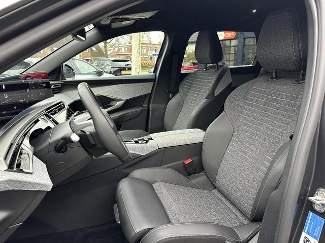 Peugeot 5008 1.2 Hybrid 145 PK Allure | Hybride Automaat | 7 Zitplaatsen | AGR Comforstoel met Stoelverwarming | Afneembare Trekhaak | Navigatie | Climate Control | Cruise Control | Parkeercamera | Keyless Entry | LED Verlichting | Dakrails | 19" Lichtmetalen Velgen |