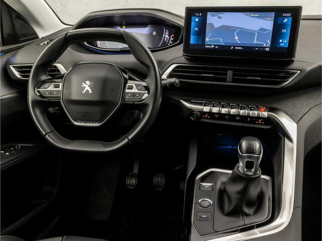 Peugeot 5008 1.2 PureTech Allure Sport 7 Peroons (APPLE CARPLAY, GROOT NAVI, 360 CAMERA, LEDER, STOELVERWARMING, SPORTSTOELEN, GETINT GLAS, ELEK ACHTERKLEP, LANE ASSIST, NIEUWSTAAT)