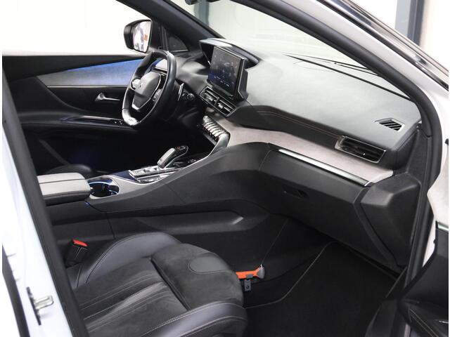 Peugeot 5008 180PK GT | 1ste eigenaar | FOCAL | Schuifkanteldak | Electrische klep | 360'Camera | Alcantara/LEER | Stoelverwarming | Massagestoelen | AppleCarPlay/AndroidAuto | Adaptive Cruise Control | Climate Control | Camera | 7 PERSOONS! | Navigatie | Isofix | Par